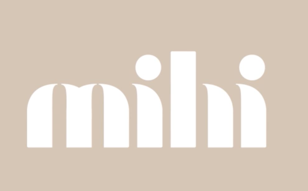  Mihi Home健康品牌标志设计展示于各种媒介